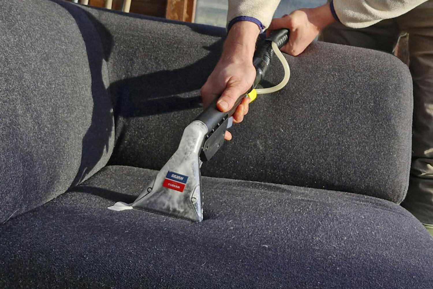 Mattvätt Rengör din soffa med en mattvätt